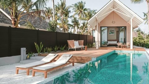 Beach Pool Villa mit privatem Pool und Sonnenterrasse im Ananea Madivaru Maldives im Nord Ari Atoll, Malediven