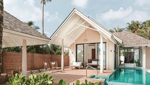 Deluxe Beach Pool Villa mit privatem Pool im Ananea Madivaru Maldives im Nord Ari Atoll, Malediven