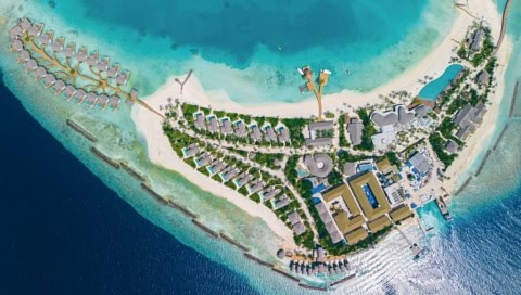 Luftaufnahme der Resortinsel des Ananea Madivaru Maldives im Nord Ari Atoll, Malediven