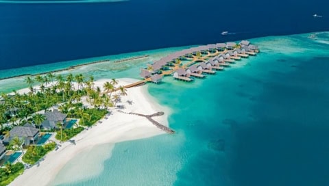 Luftaufnahme der verbundenen Inseln im Ananea Madivaru Maldives im Nord Ari Atoll, Malediven