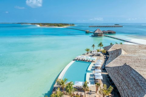 Brücke zwischen den Inseln des Jawakara Islands Maldives über der türkisfarbenen Lagune