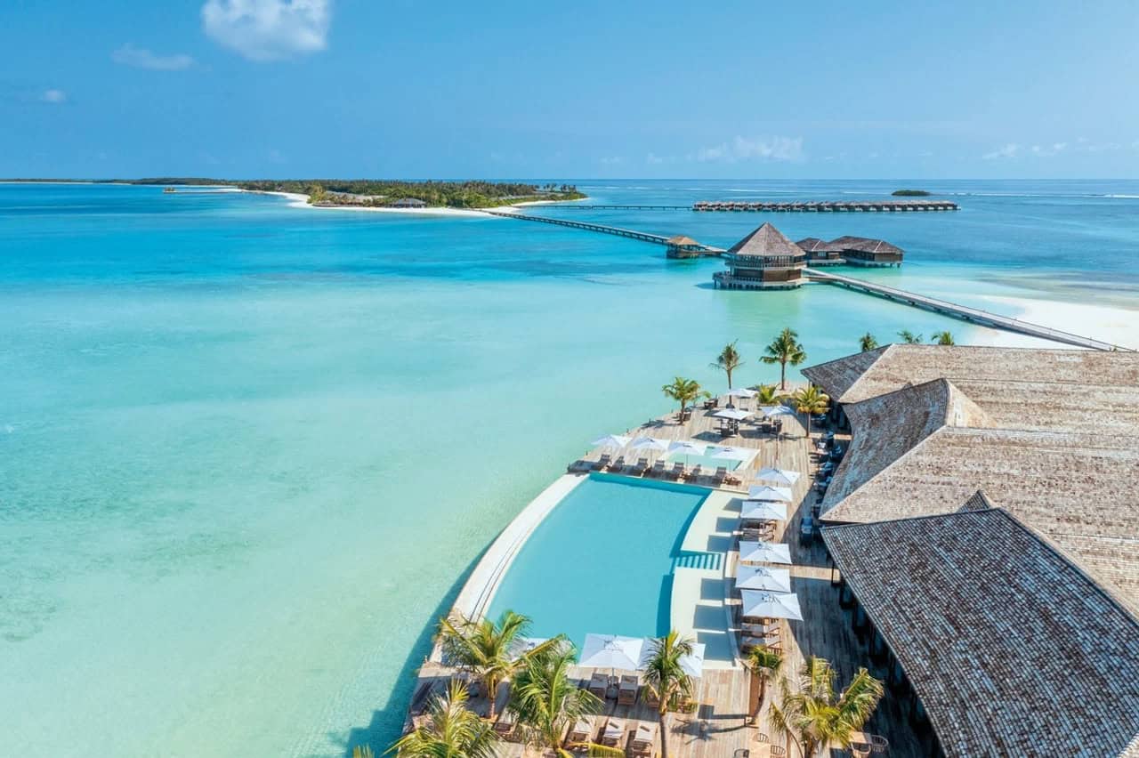 Brücke zwischen den Inseln des Jawakara Islands Maldives über der türkisfarbenen Lagune
