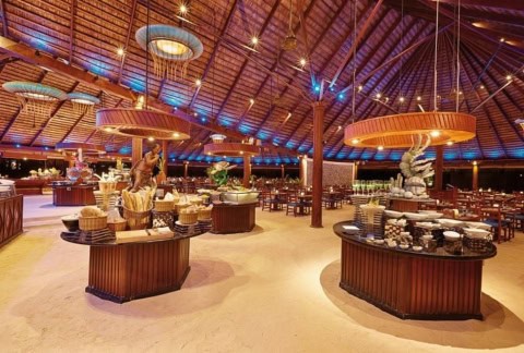 Buffetbereich mit vielfältiger Auswahl im Hauptrestaurant.