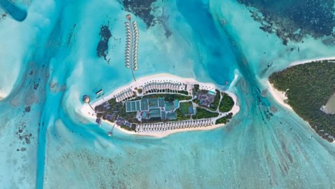 Luftaufnahme der Resortinsel des Nala Maldives by Jawakara im Nord Ari Atoll, Malediven