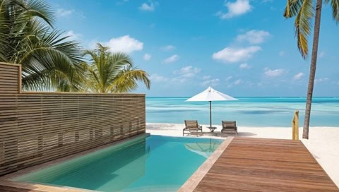 Ausblick von einer Sunset Beach Pool Villa auf Strand und Lagune im Nala Maldives by Jawakara im Nord Ari Atoll, Malediven