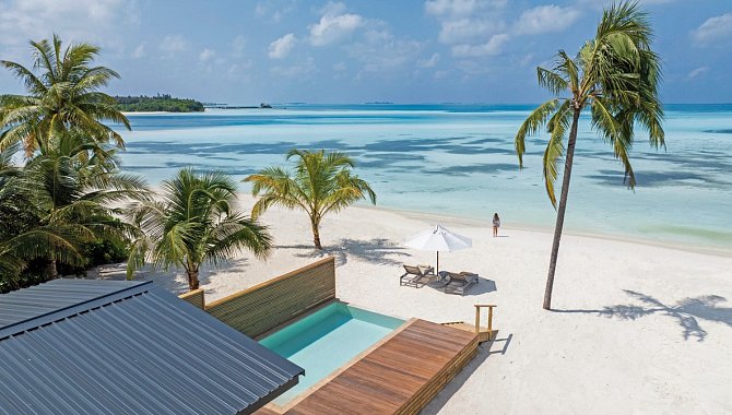 Sunset Beach Pool Villa mit direktem Zugang zum Strand im Nala Maldives by Jawakara im Nord Ari Atoll, Malediven