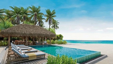 Hotelpool am Strand